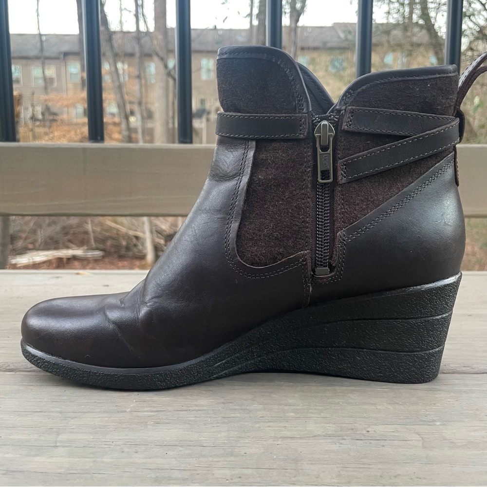 UGG Stout Emalie Brown Leather Ankle Wedge Boots size 9 - Picture 8 of 16